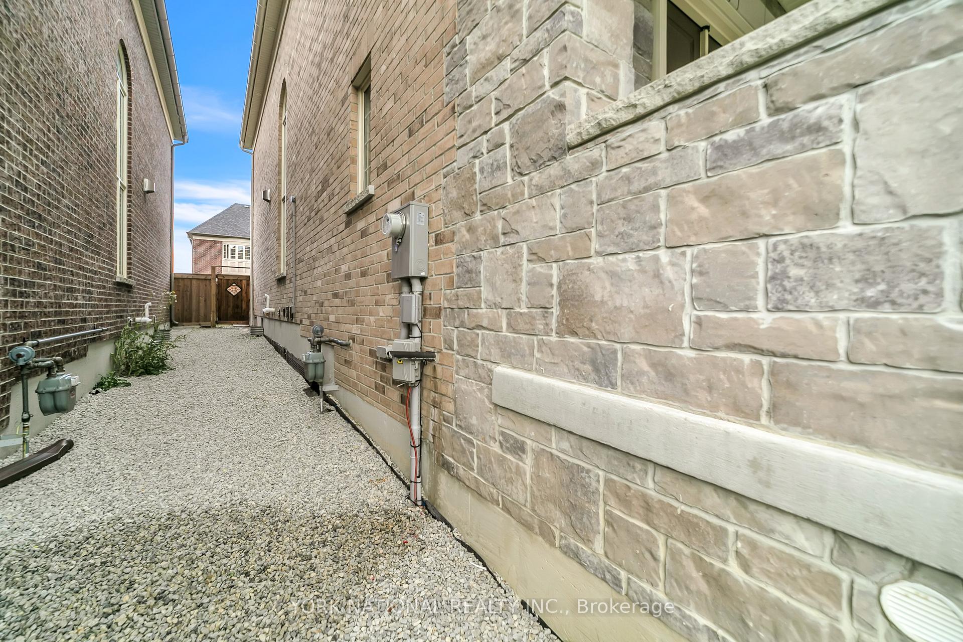 Photo 2 of 67 Menotti Drive, Richmond Hill, Oak Ridges — HOMEH