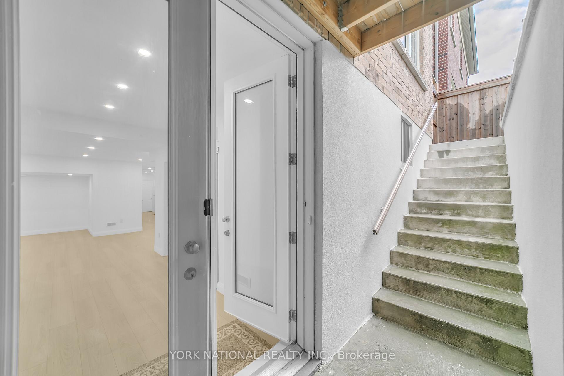 Photo 3 of 67 Menotti Drive, Richmond Hill, Oak Ridges — HOMEH