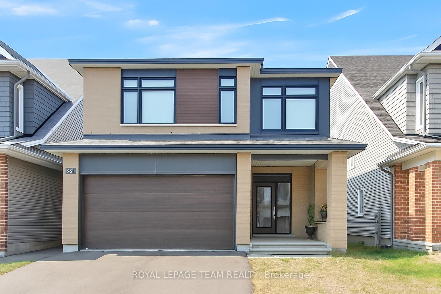 Front of 961 Beckton Heights W