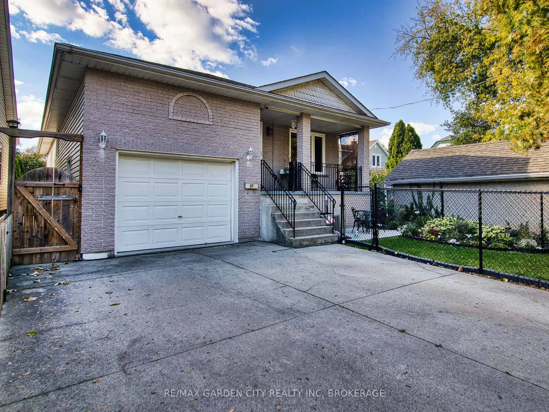 Photo 2 of 61 Concord Avenue, St. Catharines, Facer — HOMEH