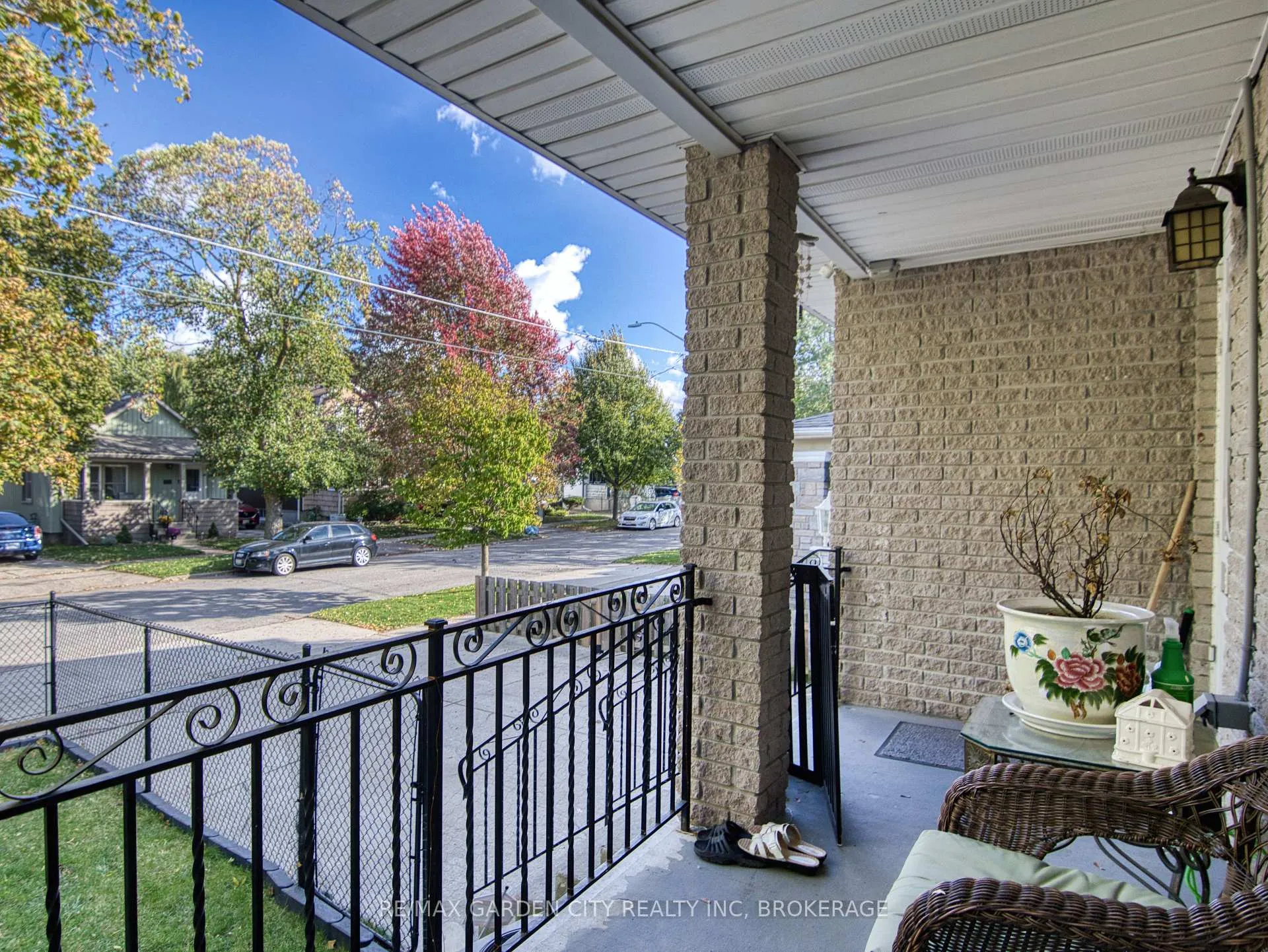Photo 3 of 61 Concord Avenue, St. Catharines, Facer — HOMEH