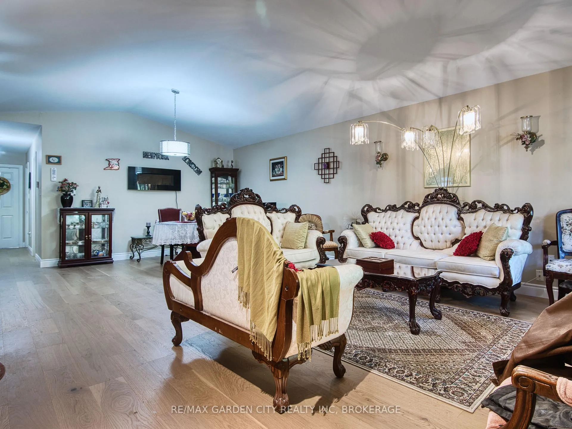 Photo 9 of 61 Concord Avenue, St. Catharines, Facer — HOMEH