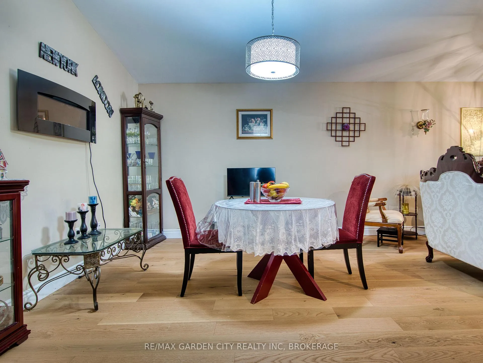 Photo 13 of 61 Concord Avenue, St. Catharines, Facer — HOMEH