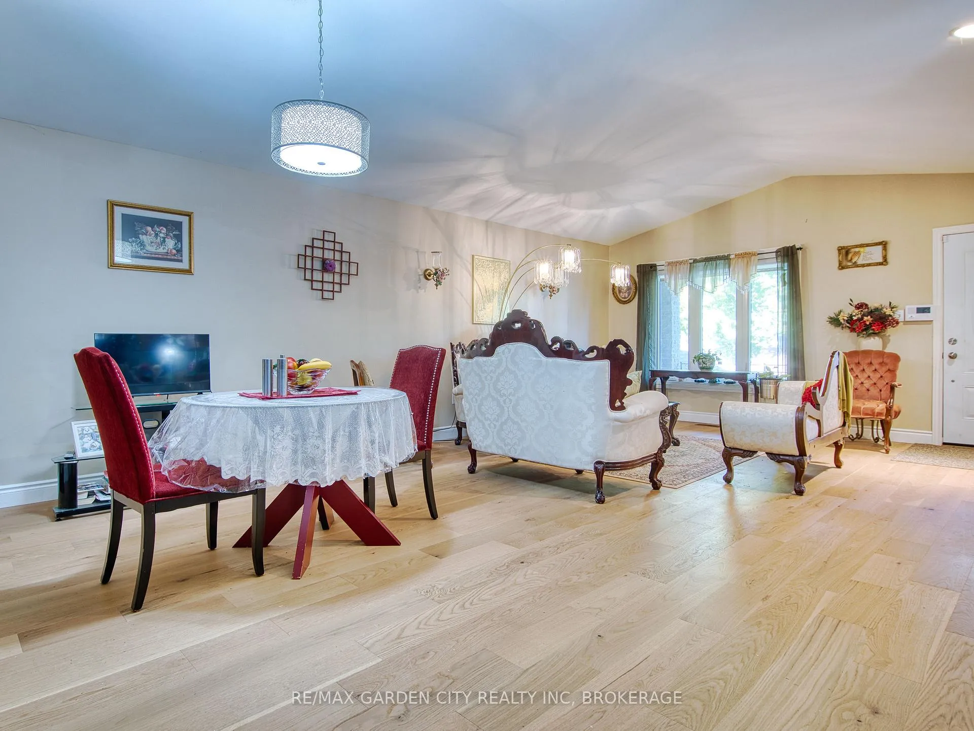 Photo 14 of 61 Concord Avenue, St. Catharines, Facer — HOMEH