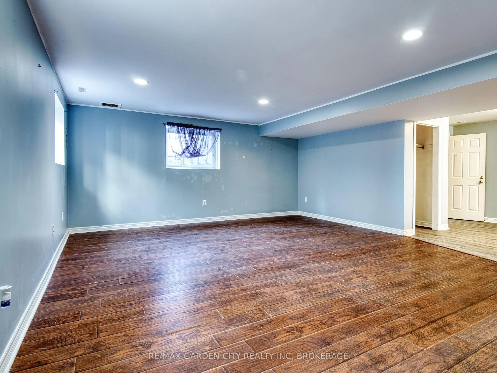 Photo 24 of 61 Concord Avenue, St. Catharines, Facer — HOMEH