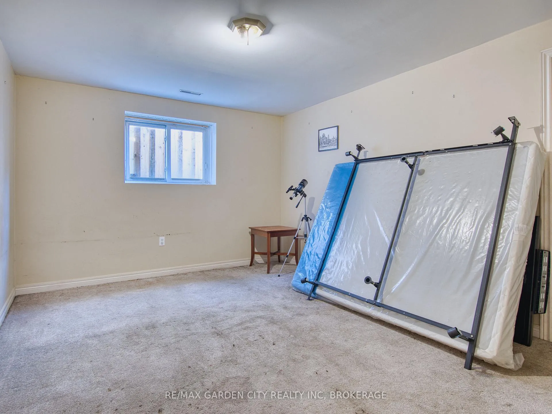 Photo 29 of 61 Concord Avenue, St. Catharines, Facer — HOMEH