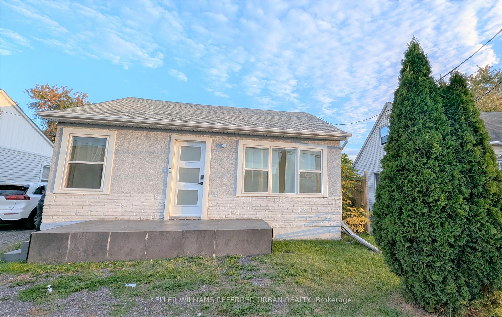 Front of 386 Welland Avenue W