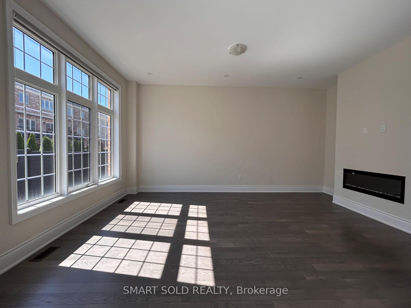 Photo 3 of 30 Menotti Drive, Richmond Hill, Oak Ridges — HOMEH