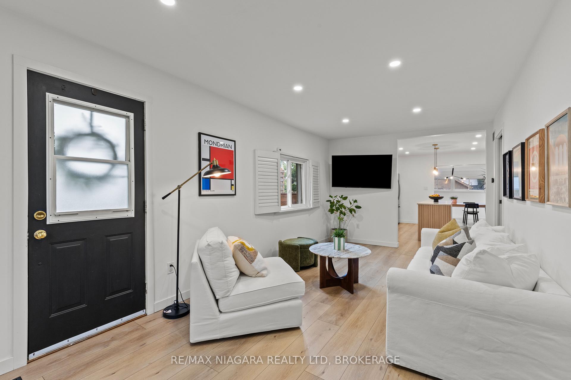 Photo 3 of 9 Shelley Avenue, St. Catharines, Port Dalhousie — HOMEH