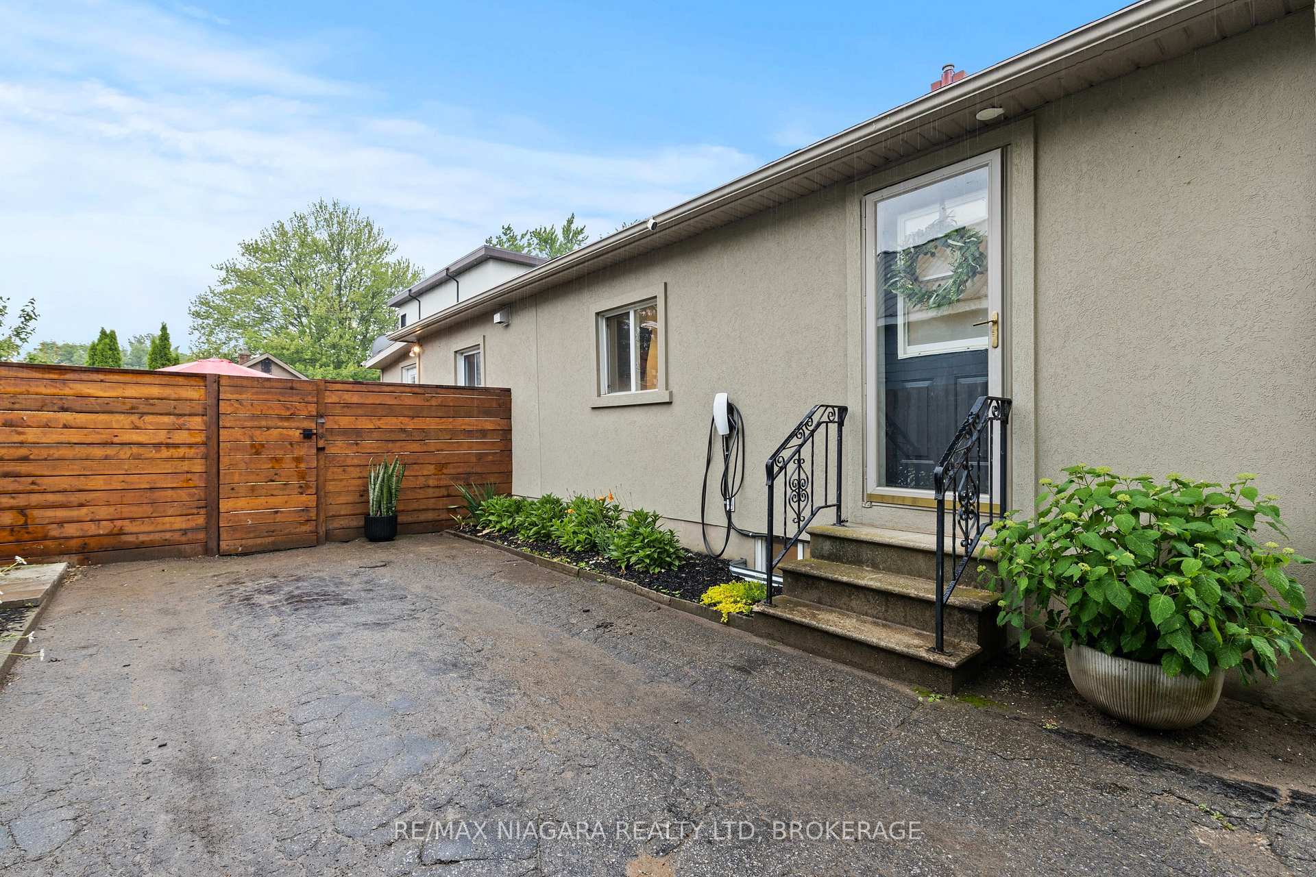 Photo 4 of 9 Shelley Avenue, St. Catharines, Port Dalhousie — HOMEH
