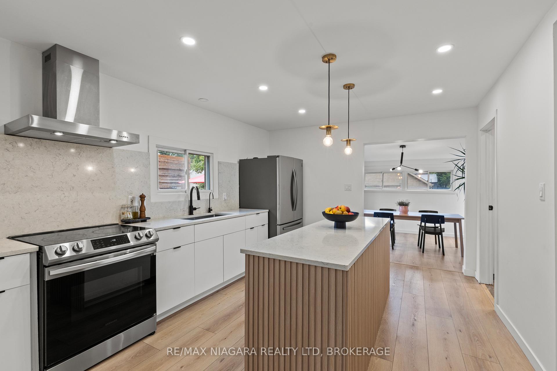 Photo 10 of 9 Shelley Avenue, St. Catharines, Port Dalhousie — HOMEH