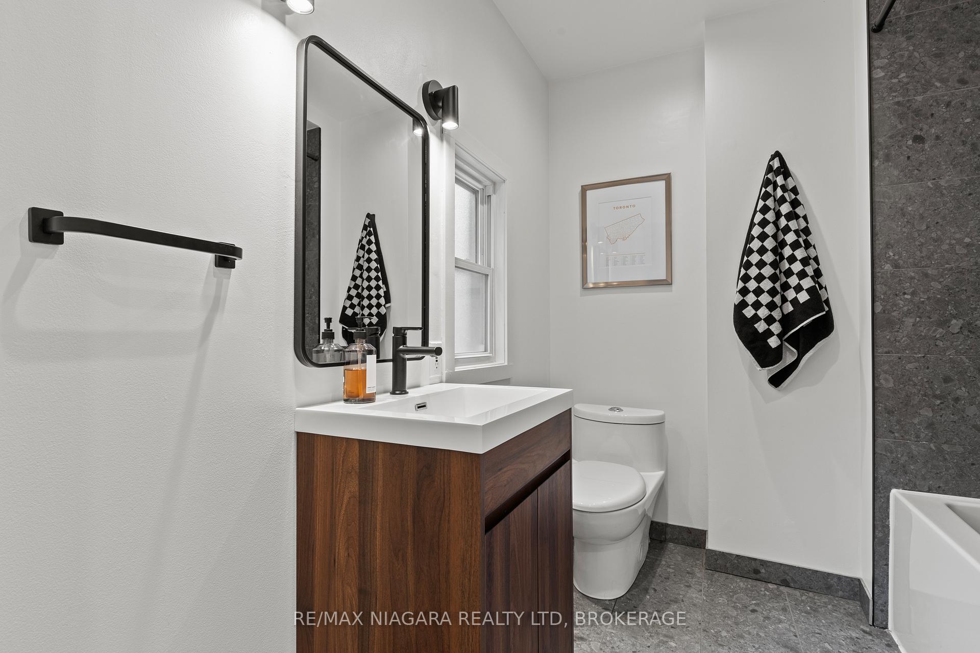 Photo 11 of 9 Shelley Avenue, St. Catharines, Port Dalhousie — HOMEH