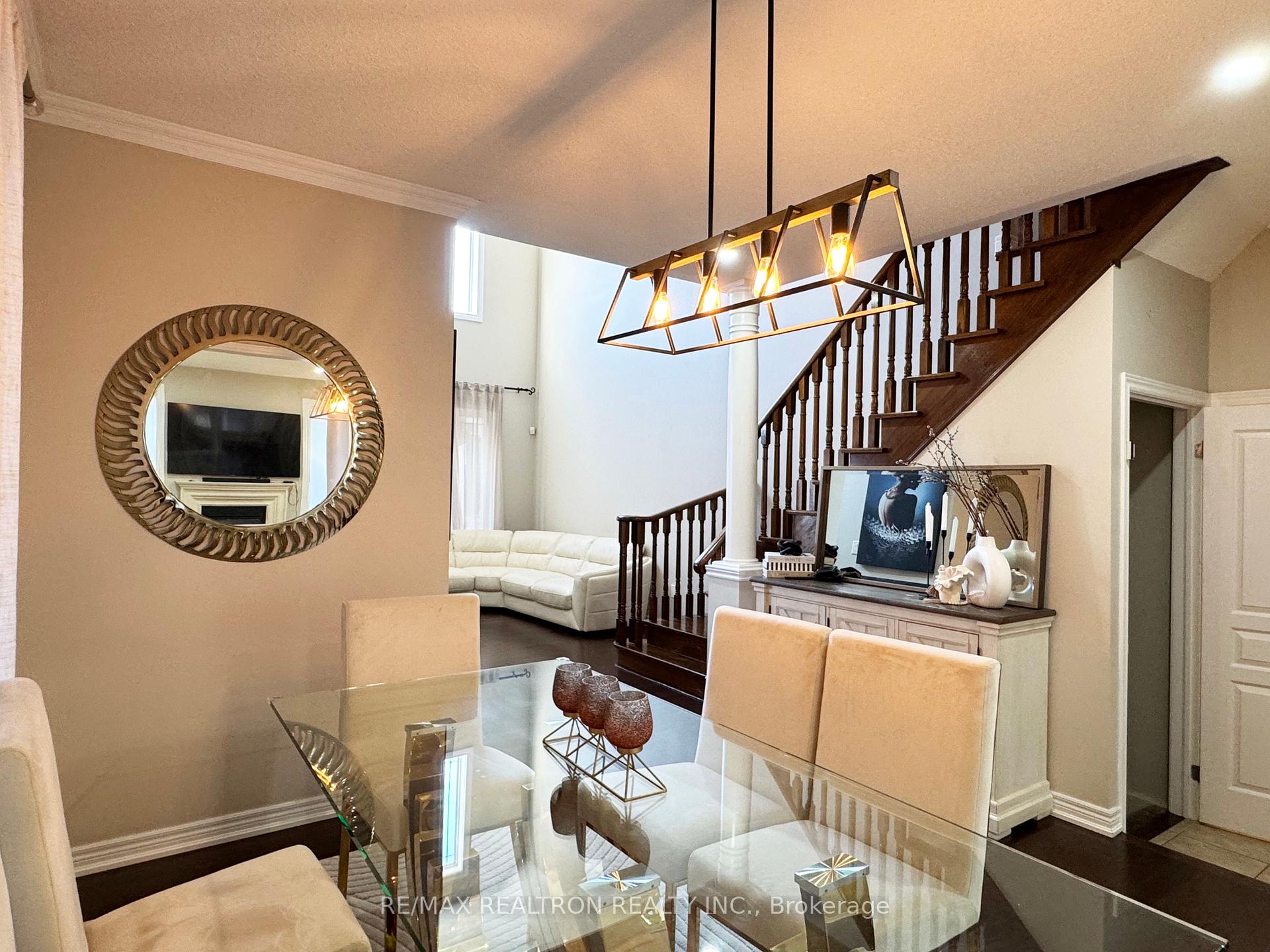 Photo 4 of 109 Thomas Legge Crescent, Richmond Hill, Oak Ridges — HOMEH