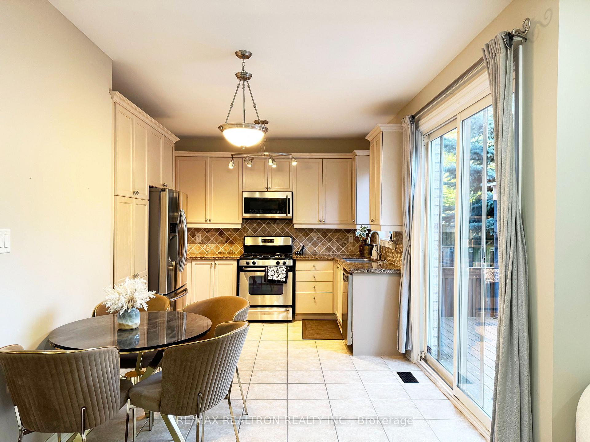 Photo 9 of 109 Thomas Legge Crescent, Richmond Hill, Oak Ridges — HOMEH