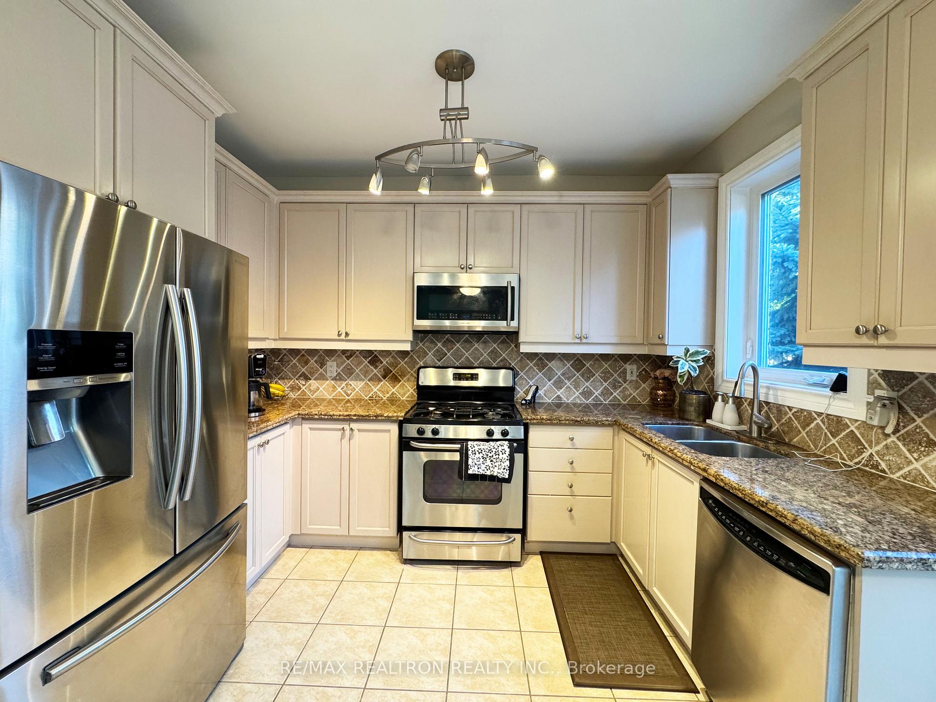 Photo 10 of 109 Thomas Legge Crescent, Richmond Hill, Oak Ridges — HOMEH