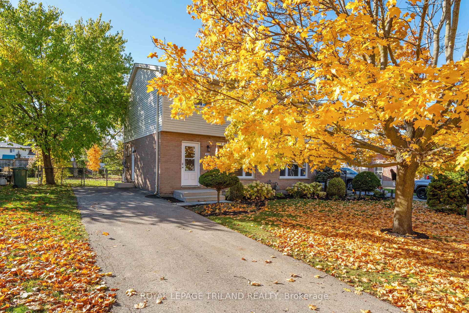 Photo 2 of 36 Vanier Place, St. Thomas — HOMEH
