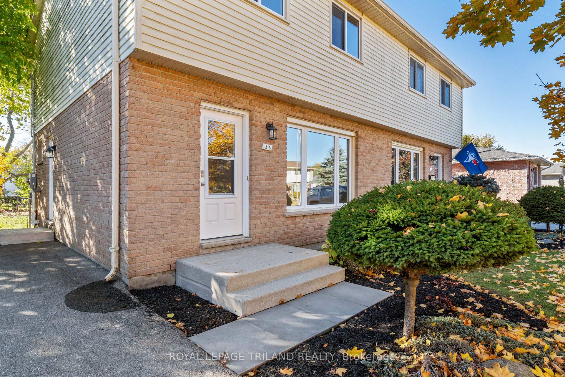 Photo 3 of 36 Vanier Place, St. Thomas — HOMEH