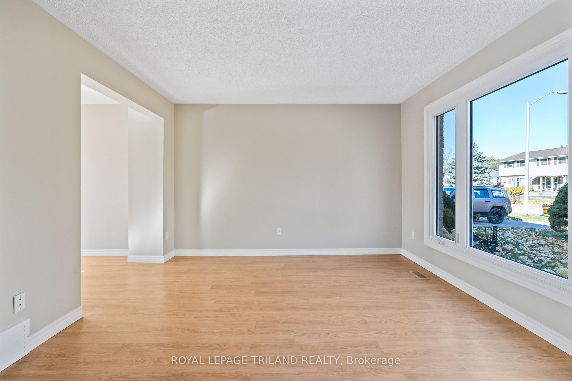 Photo 5 of 36 Vanier Place, St. Thomas — HOMEH