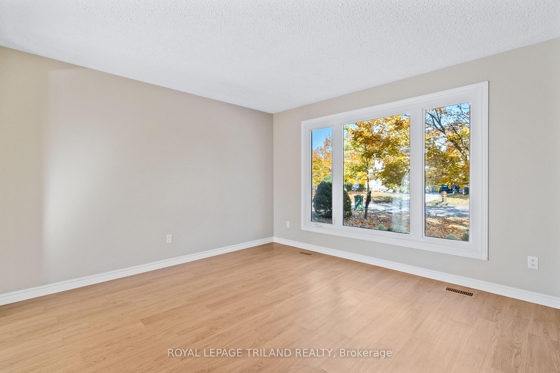 Photo 6 of 36 Vanier Place, St. Thomas — HOMEH