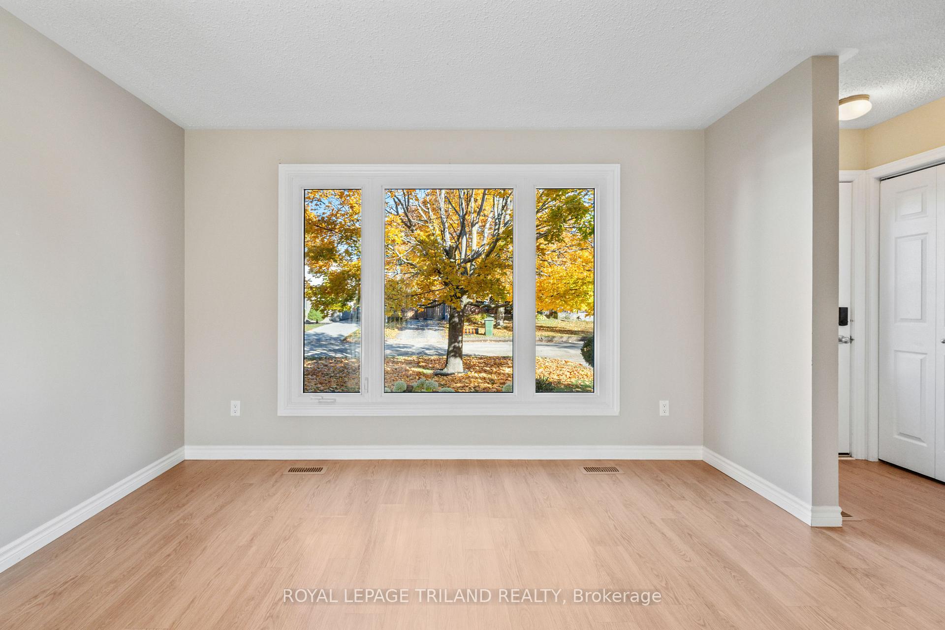 Photo 7 of 36 Vanier Place, St. Thomas — HOMEH