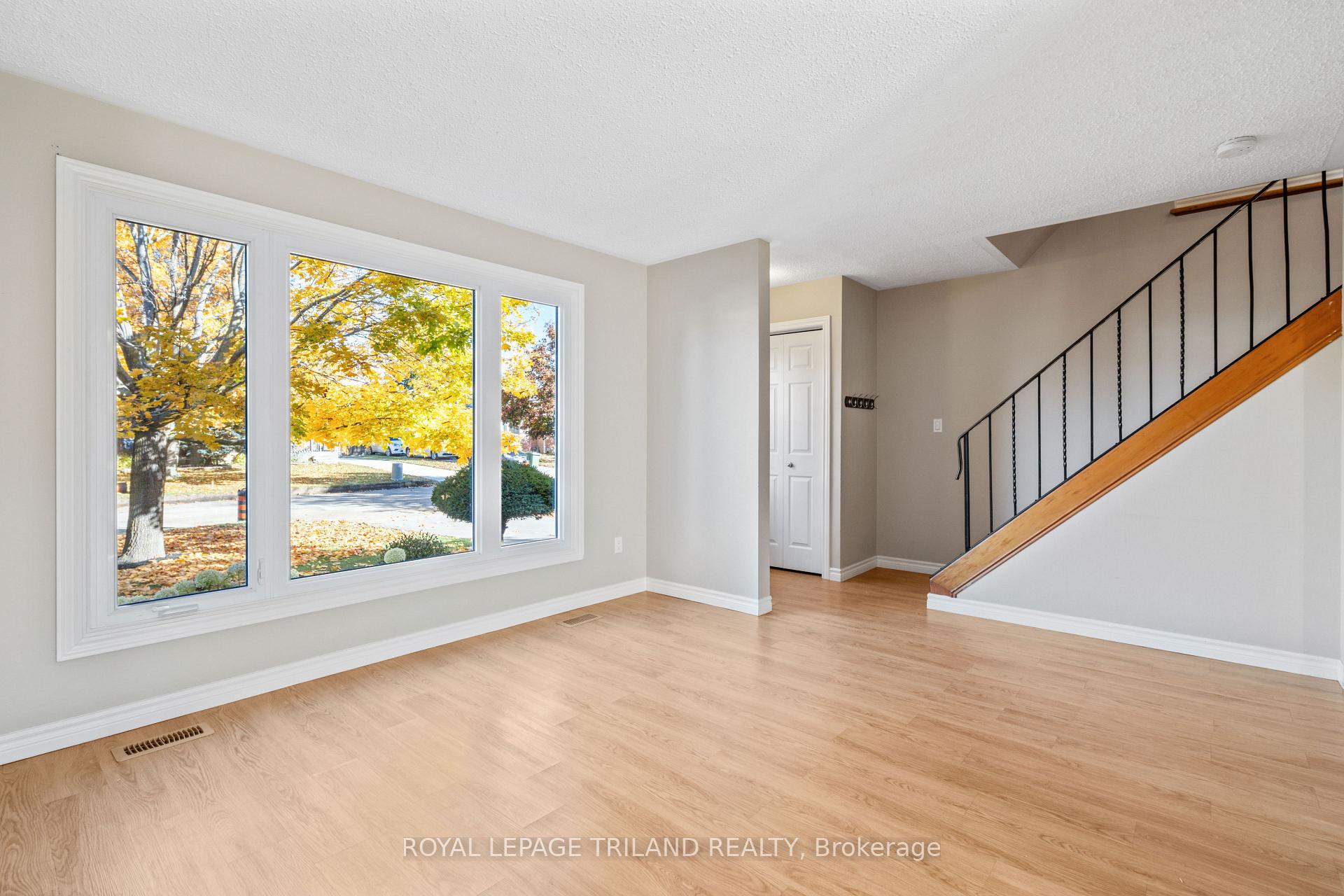 Photo 8 of 36 Vanier Place, St. Thomas — HOMEH