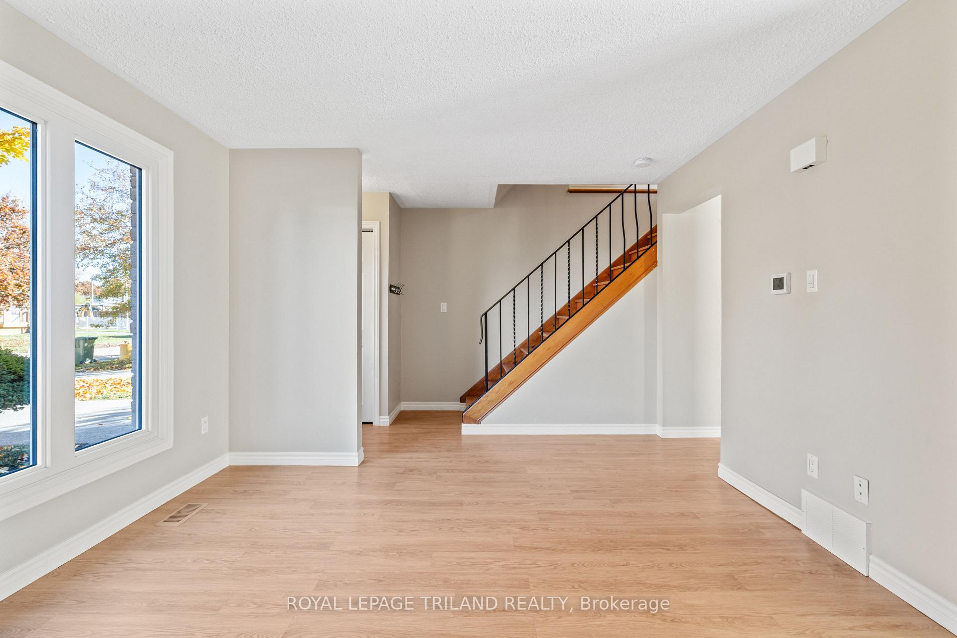 Photo 9 of 36 Vanier Place, St. Thomas — HOMEH