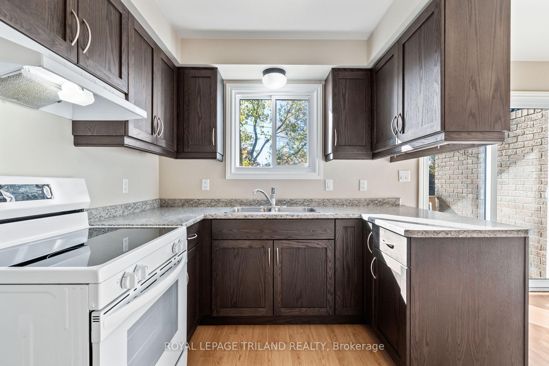 Photo 15 of 36 Vanier Place, St. Thomas — HOMEH