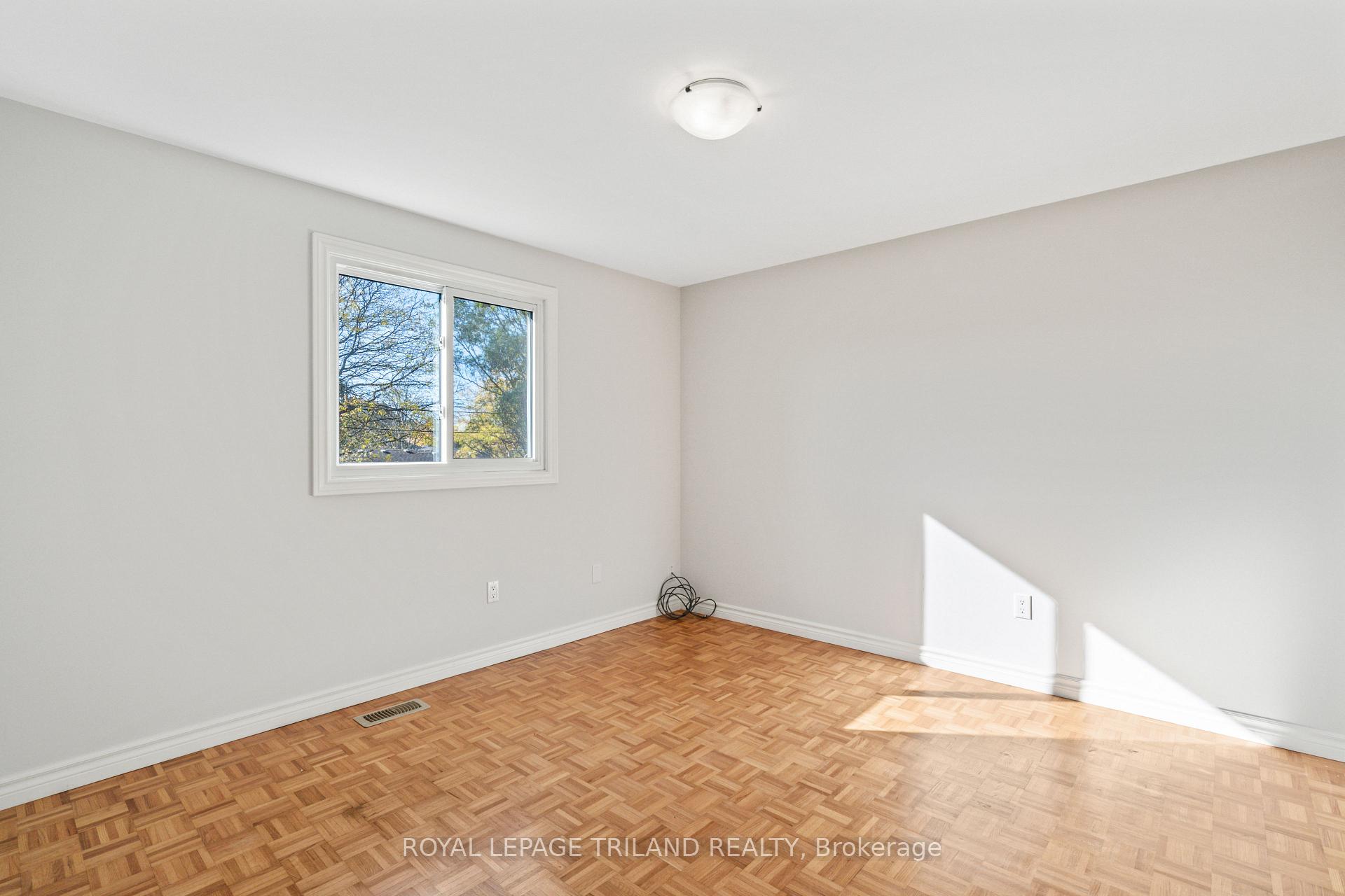Photo 21 of 36 Vanier Place, St. Thomas — HOMEH