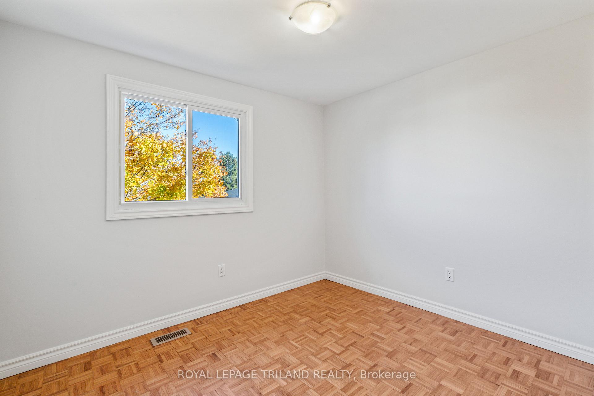 Photo 23 of 36 Vanier Place, St. Thomas — HOMEH