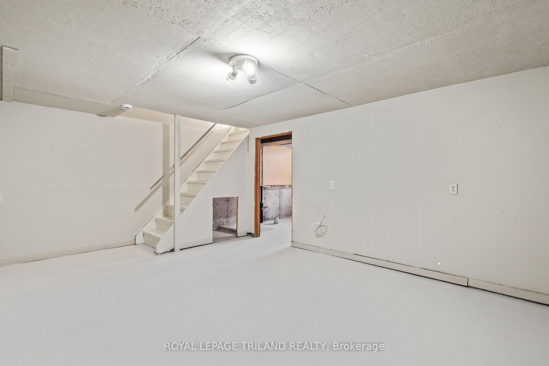 Photo 28 of 36 Vanier Place, St. Thomas — HOMEH