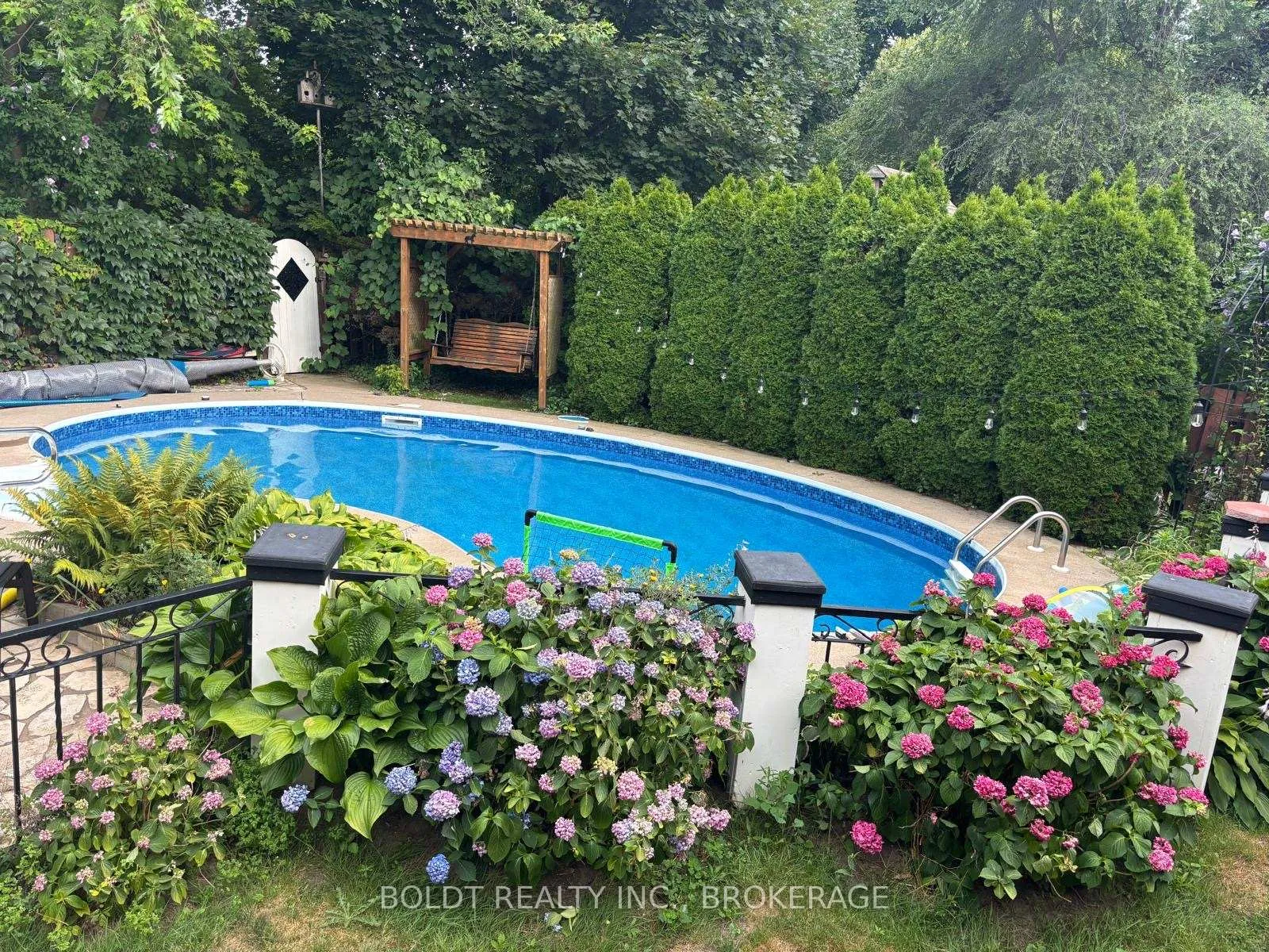 Photo 1 of 720 Niagara Street, St. Catharines, Bunting/Linwell — HOMEH