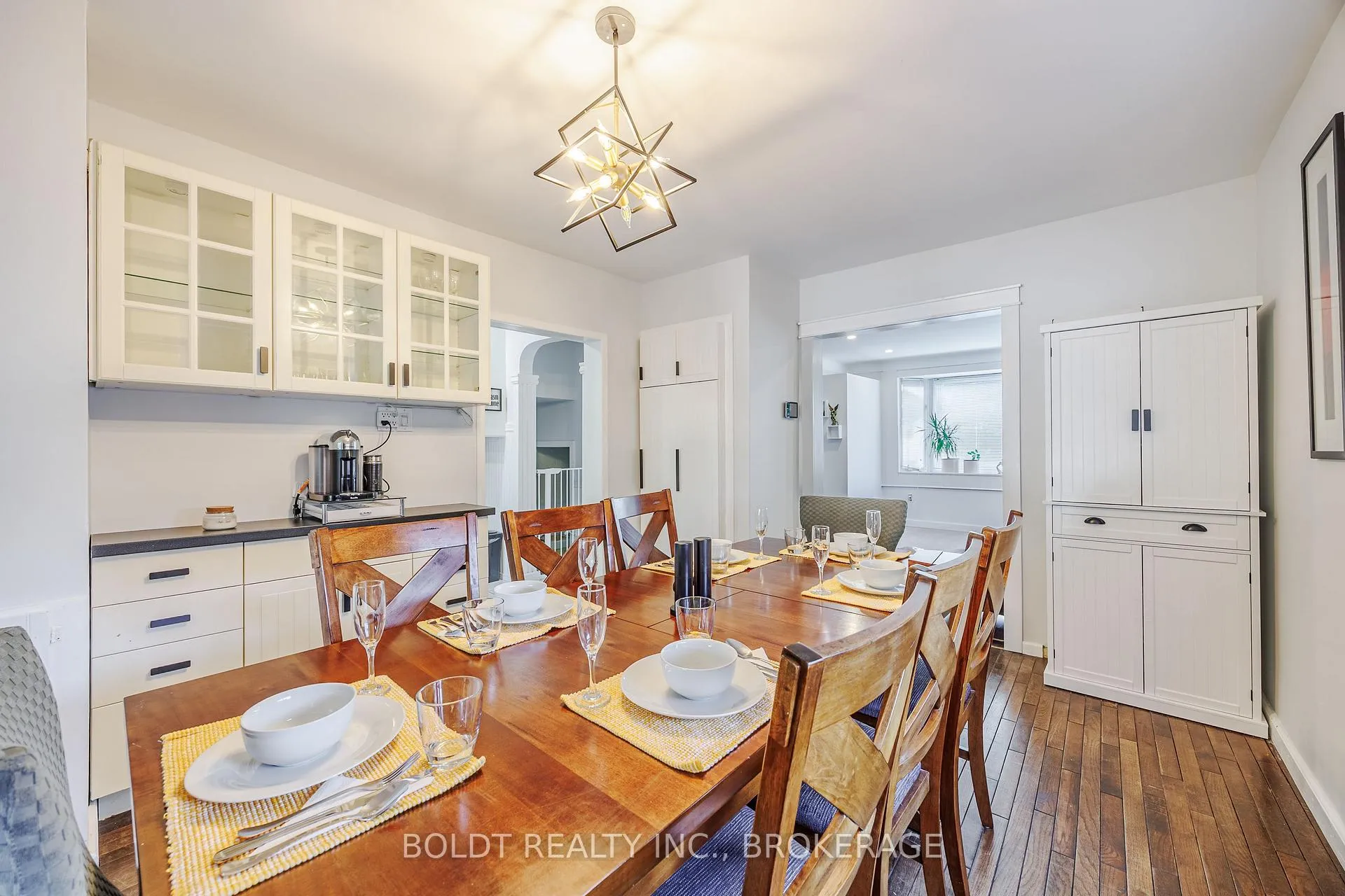 Photo 8 of 720 Niagara Street, St. Catharines, Bunting/Linwell — HOMEH