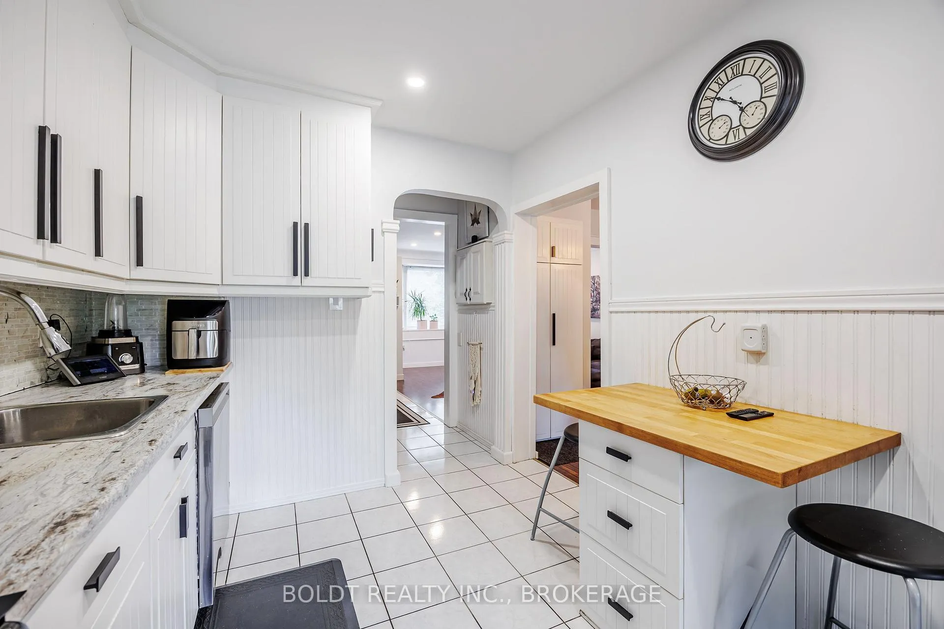 Photo 10 of 720 Niagara Street, St. Catharines, Bunting/Linwell — HOMEH