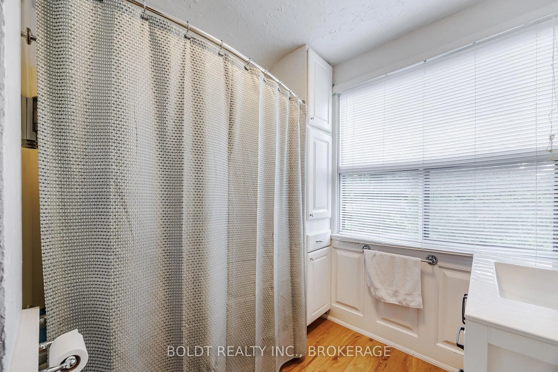 Photo 13 of 720 Niagara Street, St. Catharines, Bunting/Linwell — HOMEH