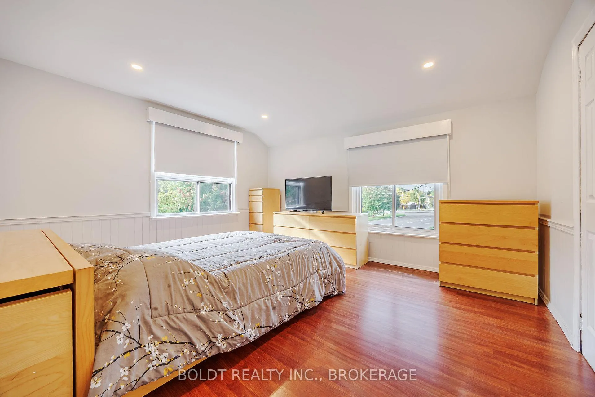 Photo 14 of 720 Niagara Street, St. Catharines, Bunting/Linwell — HOMEH