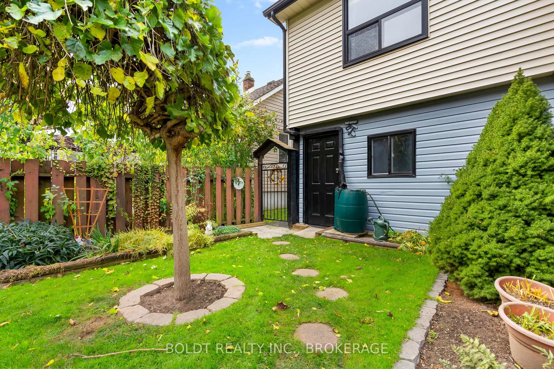Photo 33 of 720 Niagara Street, St. Catharines, Bunting/Linwell — HOMEH