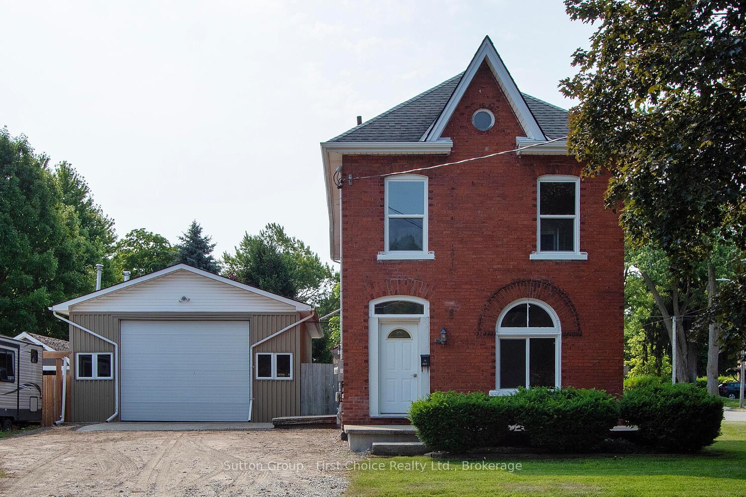 Photo 2 of 307 Nelson Street, Stratford — HOMEH