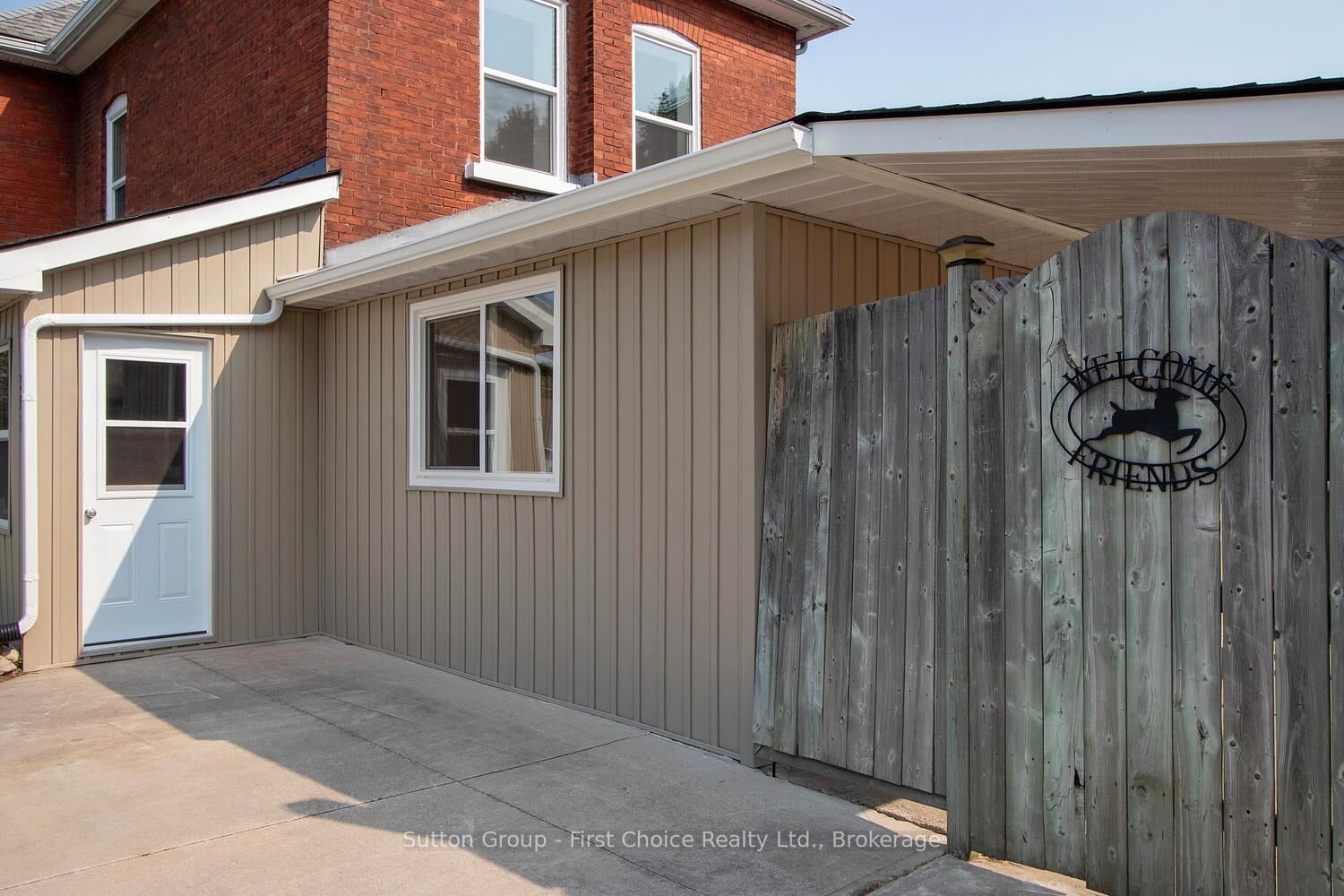 Photo 3 of 307 Nelson Street, Stratford — HOMEH
