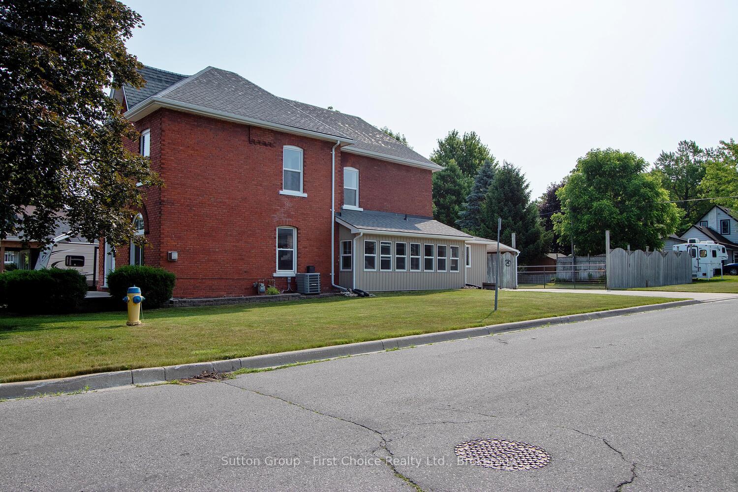 Photo 4 of 307 Nelson Street, Stratford — HOMEH