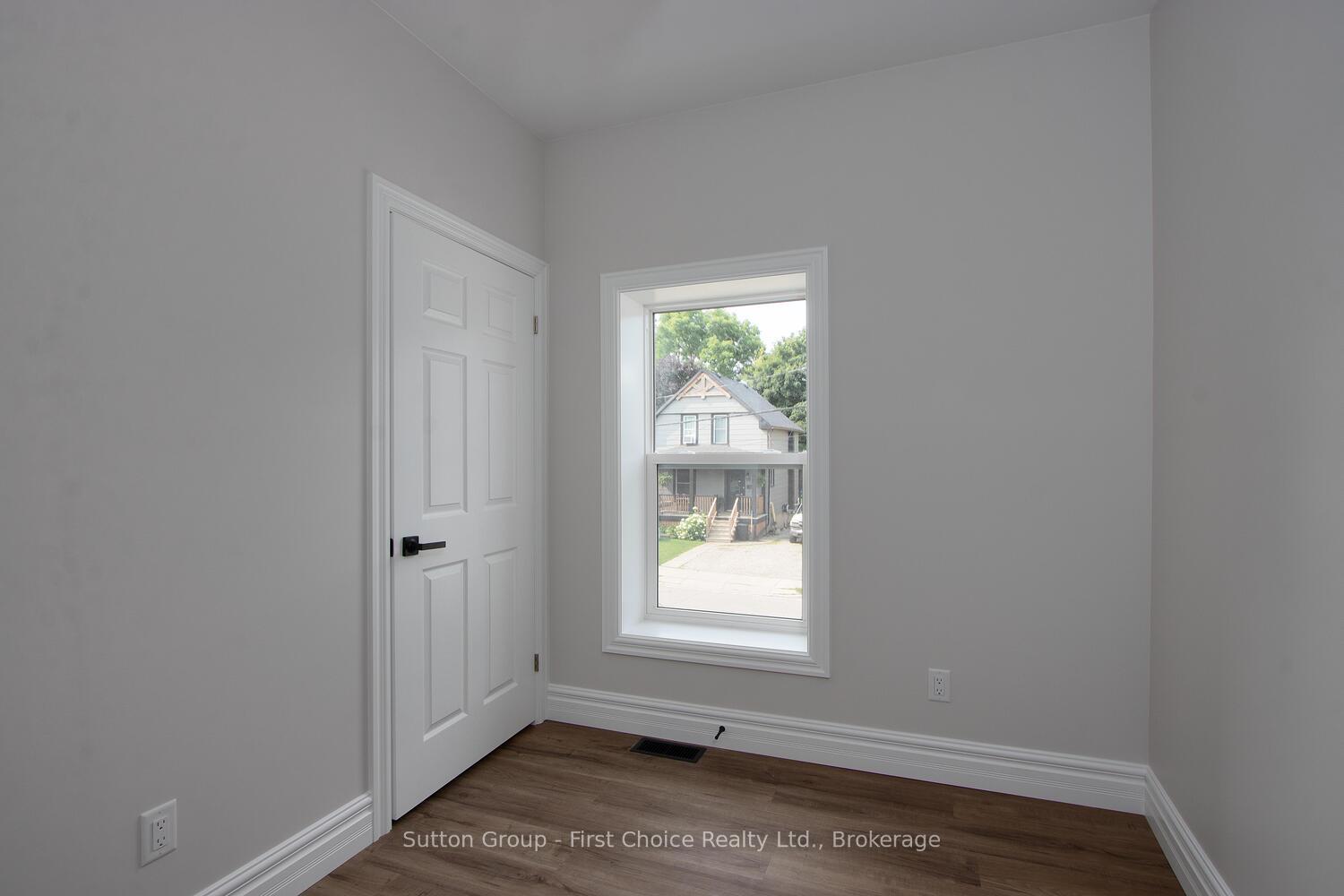 Photo 29 of 307 Nelson Street, Stratford — HOMEH