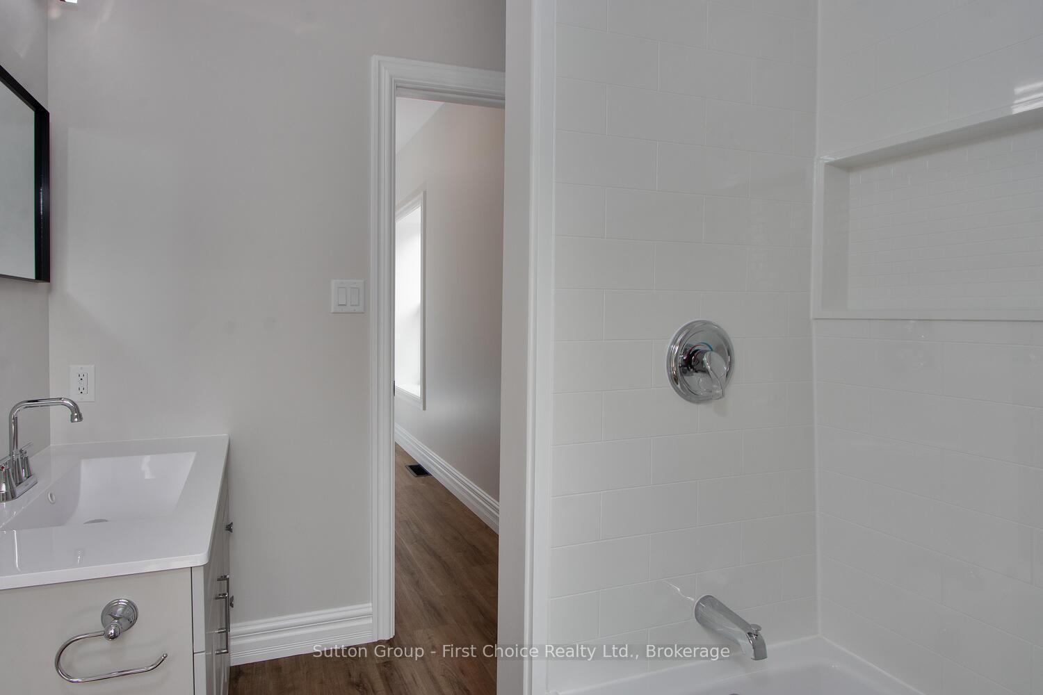 Photo 33 of 307 Nelson Street, Stratford — HOMEH