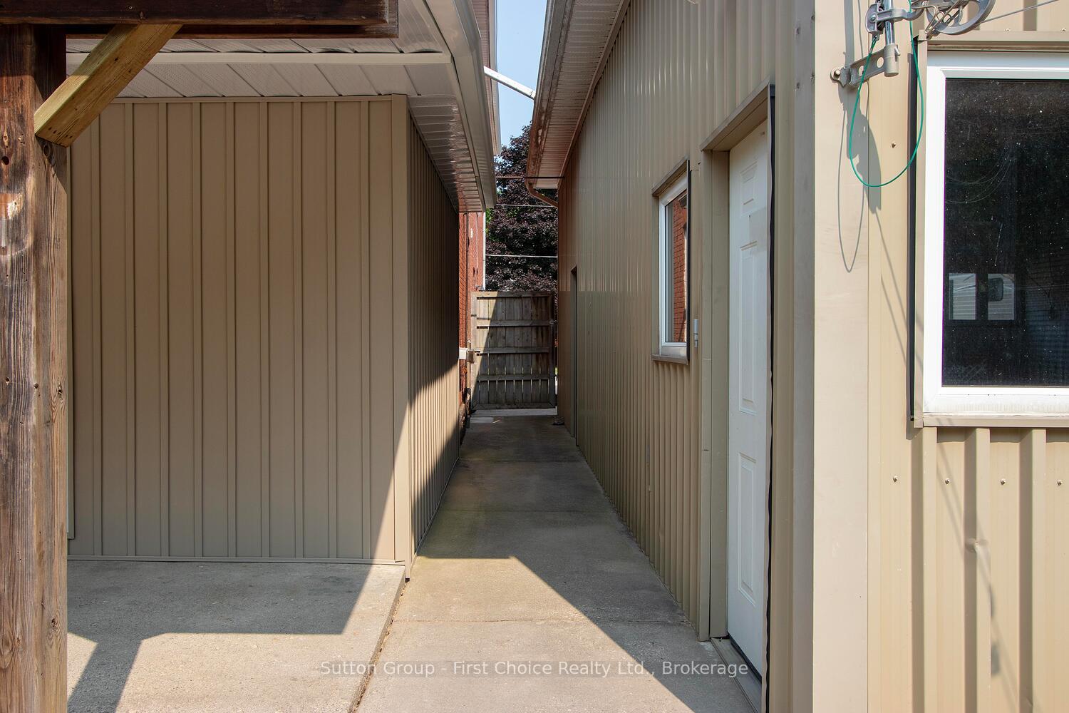 Photo 39 of 307 Nelson Street, Stratford — HOMEH