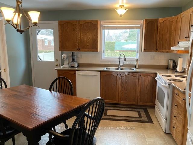 Photo 3 of 19 Beverly Street, Ottawa, Stittsville (Central) — HOMEH