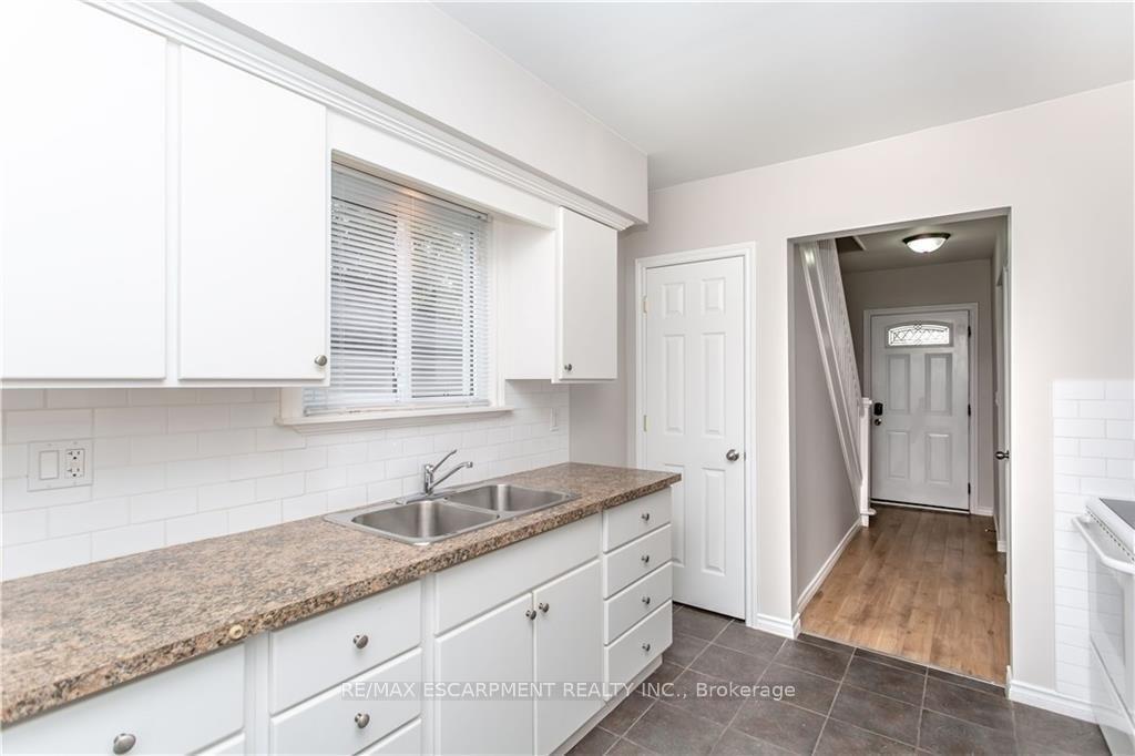 Photo 2 of 44 St. Peter Street, St. Catharines, Burleigh Hill — HOMEH