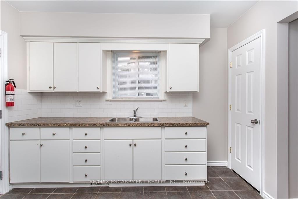 Photo 3 of 44 St. Peter Street, St. Catharines, Burleigh Hill — HOMEH