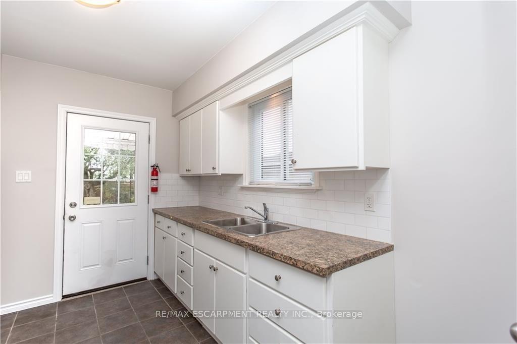 Photo 4 of 44 St. Peter Street, St. Catharines, Burleigh Hill — HOMEH