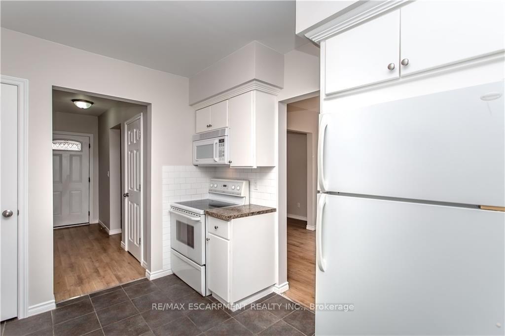 Photo 6 of 44 St. Peter Street, St. Catharines, Burleigh Hill — HOMEH