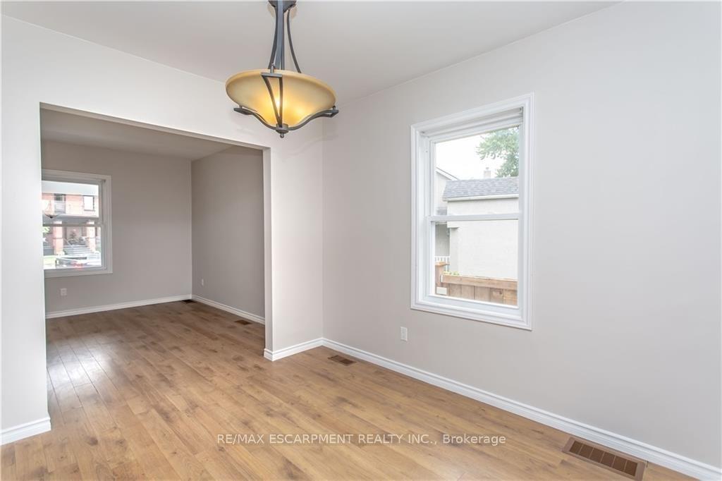 Photo 8 of 44 St. Peter Street, St. Catharines, Burleigh Hill — HOMEH