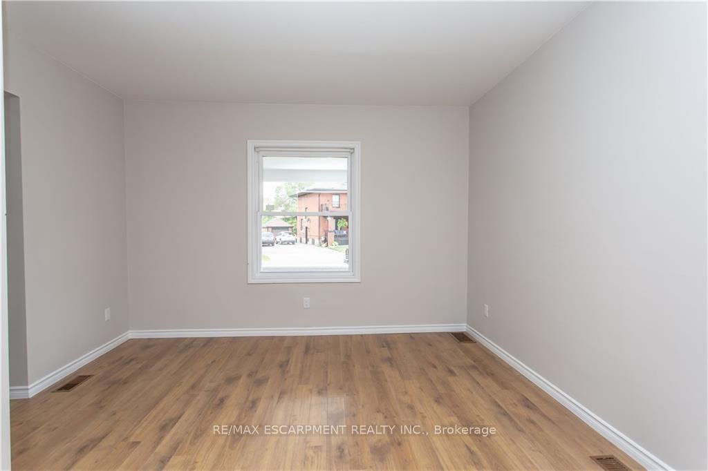 Photo 9 of 44 St. Peter Street, St. Catharines, Burleigh Hill — HOMEH