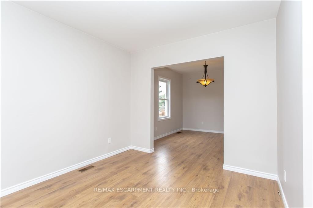 Photo 10 of 44 St. Peter Street, St. Catharines, Burleigh Hill — HOMEH